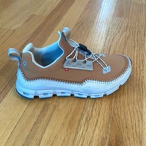 Oncloud athletic shoes